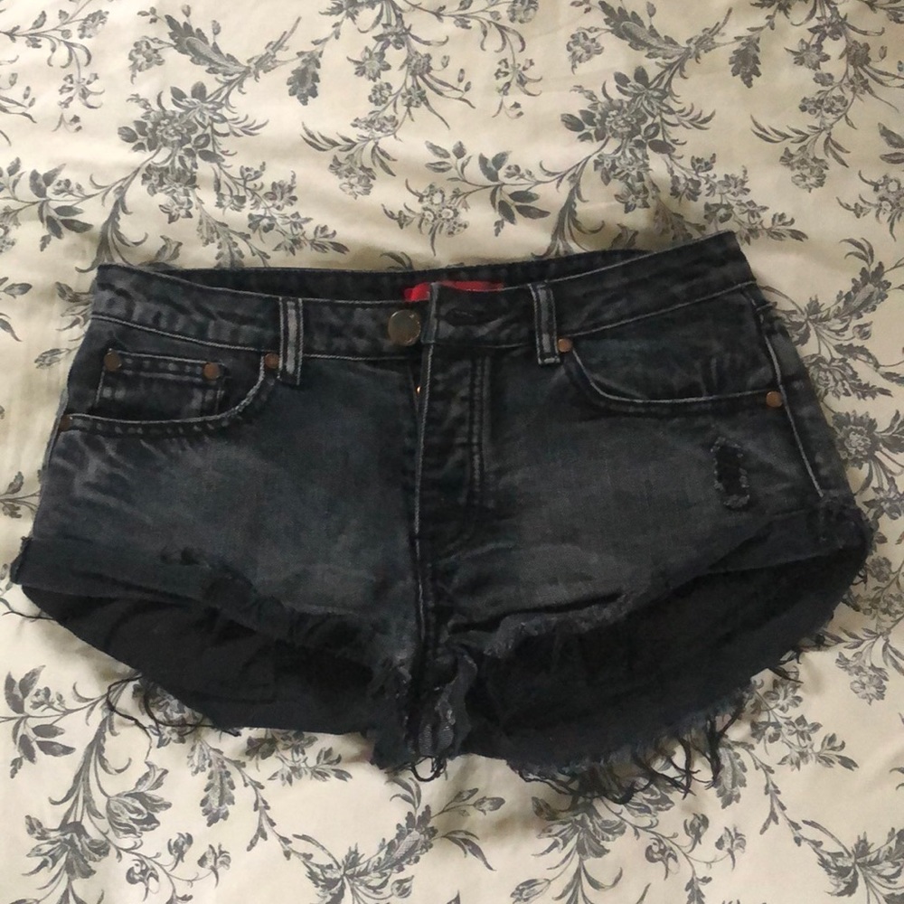 Black mid rise shorts 🖤